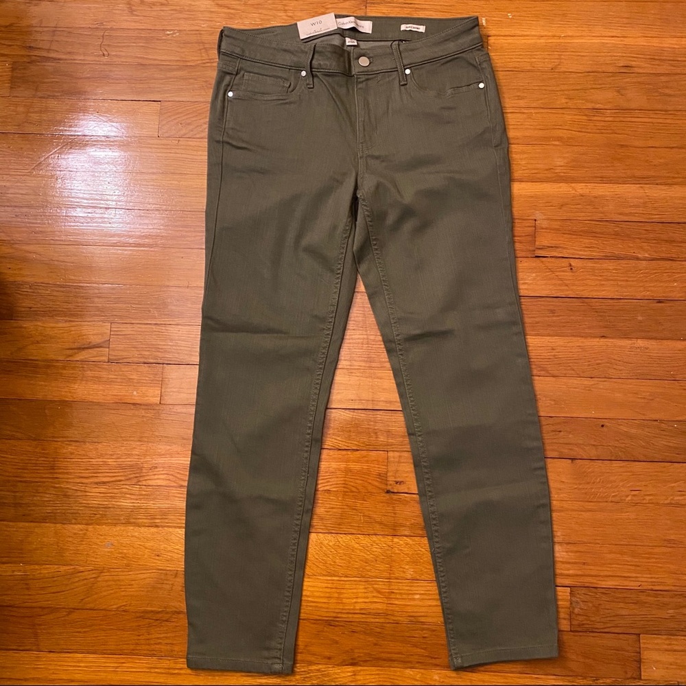 Olive green pants.